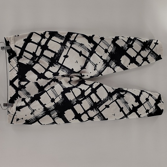 Lane Bryant Crop Pants Size 20 Black And White Print Stretch With Pockets - Picture 8 of 9